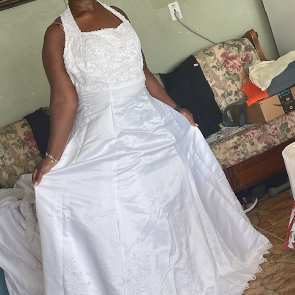 Beautiful Wedding Dress - Picture 7 of 7